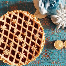 Crostata con pasta frolla ai mirtilli e marmellata di fragole – senza glutine e senza burro
