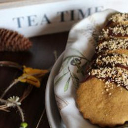 Biscotti light con cioccolato fondente e nocciole – senza glutine e senza burro