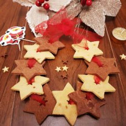 Ghirlanda di biscotti bicolore senza glutine e senza burro