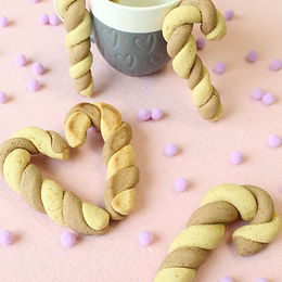 Candy cane di frolla bicolore alla cannella e mandarino – senza glutine e senza burro