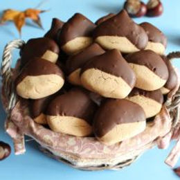 Castagne di pasta frolla con cioccolato fondente – senza glutine e senza burro