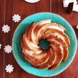 Torta al cocco e cannella con crema di cocco light – senza glutine, senza lattosio e senza burro