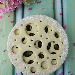 Crostata incastro con doppio coperchio ai kiwi – senza glutine e senza burro