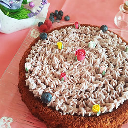 Crostata morbida al cioccolato con crema cioccolato e mirtilli e ganache ai mirtilli – senza glutine e senza lattosio