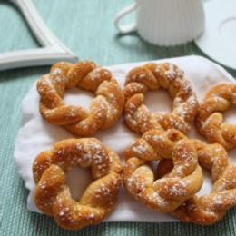 Biscotti girandola al Fonio e yogurt – senza glutine senza burro e senza lattosio