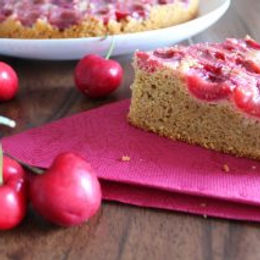 Torta rovesciata alle ciliege – senza glutine, senza lattosio e senza burro
