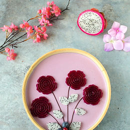 Crostata con panna cotta alle more e gelèe di Pitaya – senza glutine