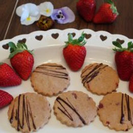 Biscotti light alle fragole – senza glutine e senza burro