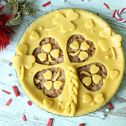 Crostata quadrifoglio con frolla al limone e ripieno di mele e cannella – senza glutine e senza lattosio