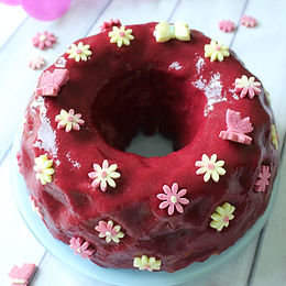 Ciambella al limone con glassa alle more e fragole – senza glutine e senza burro