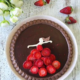 Crostata morbida ballerina con ganache al cioccolato e fragole – senza glutine e senza burro