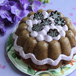 Torta soffice al cacao e quinoa e mousse ai frutti di bosco e yogurt – senza glutine e senza burro