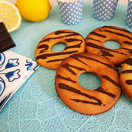 Ciambelline biscotto al limone e cioccolato fondente – senza burro e senza glutine