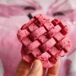 Biscotti di frolla intrecciata alla barbabietola – senza glutine e senza lattosio