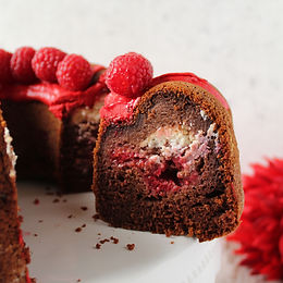 Bundt cake alla ricotta, lamponi e cioccolato al lampone – senza glutine