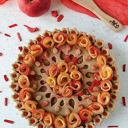 Crostata con frolla alla cannella e ripieno di mele – senza glutine